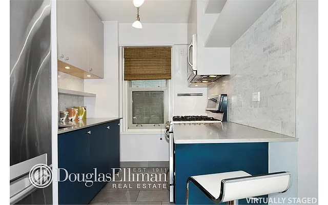 Rented by Douglas Elliman | media 22
