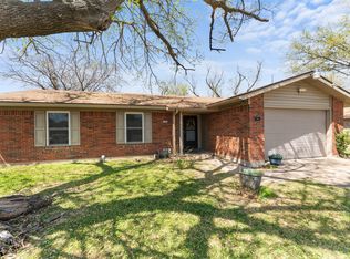 721 Ravencroft Dr, Garland, TX 75043