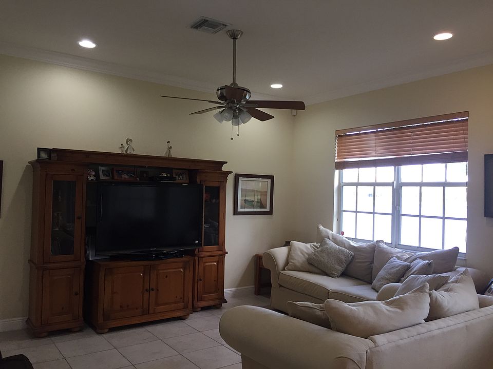 1st image of 3383 Lakeside Dr
