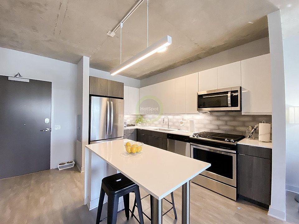 1st image of 3753 N Clifton Ave #1507