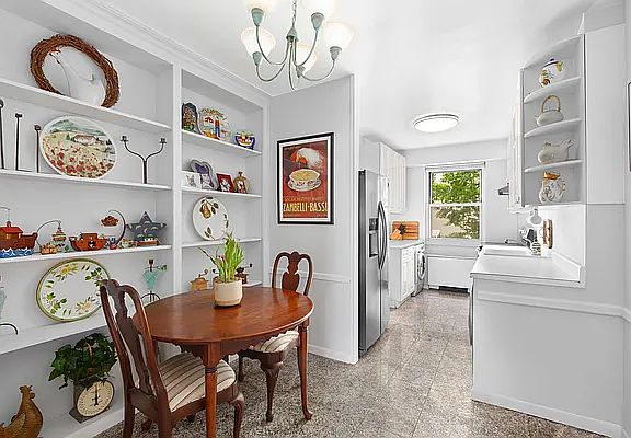 4th image of 175 E 62nd St APT 3A