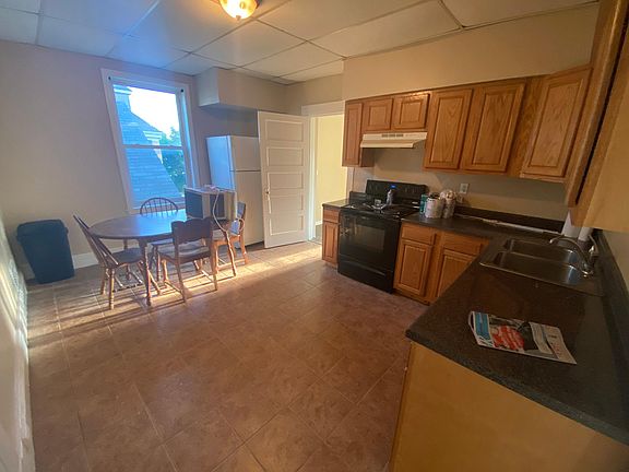 Eat-in Kitchen