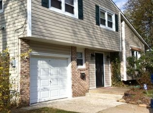 584 Seneca Ct, Magnolia, NJ 08049