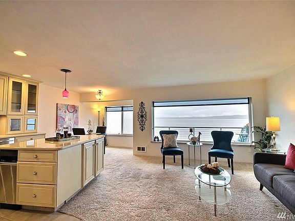 Enjoy the views and the sound of the waves while you cook, relax or entertain.