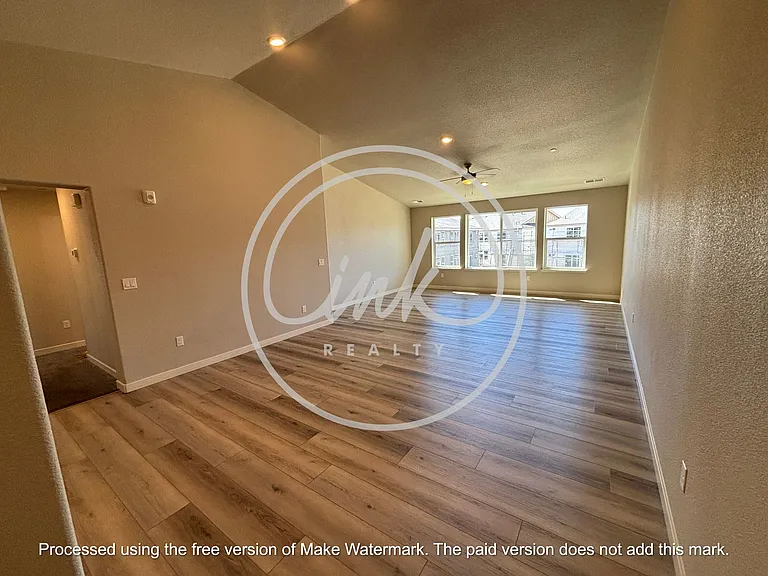 608 Crossing Cir — Photo 3