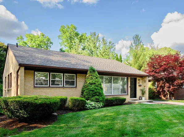 2151 Derby Rd, Troy, MI 48084