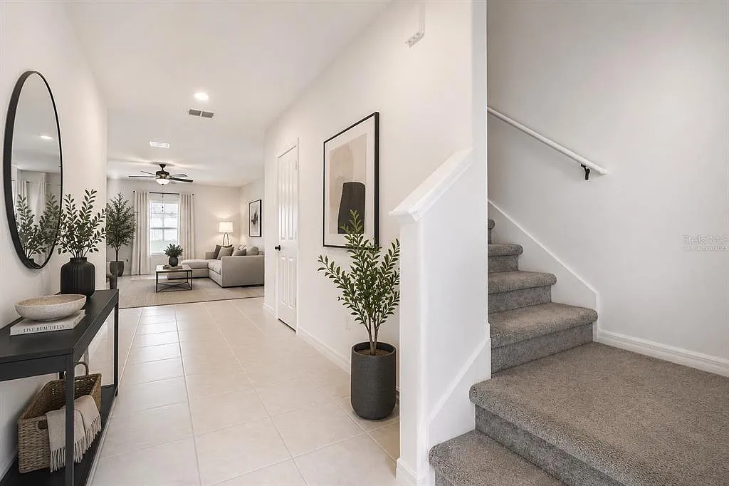 5 bed, 2.5 bath, 2215 sqft, $2,400 — Photo 2