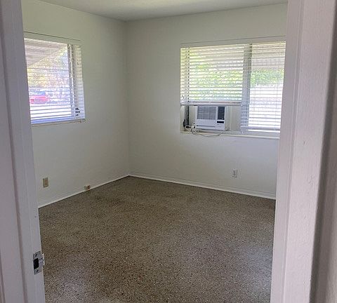 3rd image of 2707 NE 32nd St
