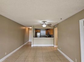 1523 Lake Crystal Dr