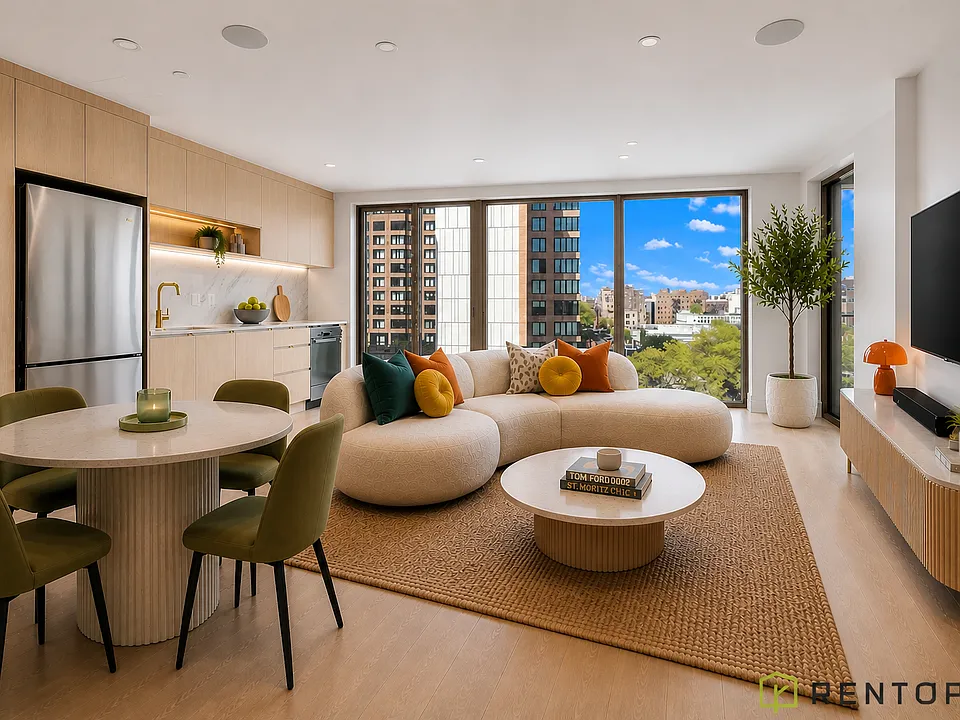 960 Franklin Ave #306