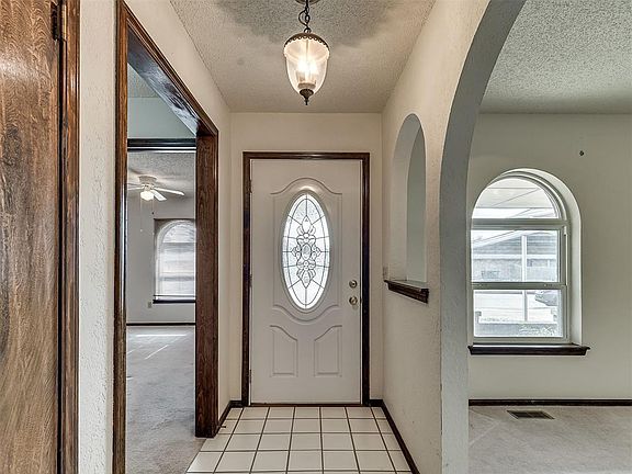 5th image of 1109 E Hills Dr