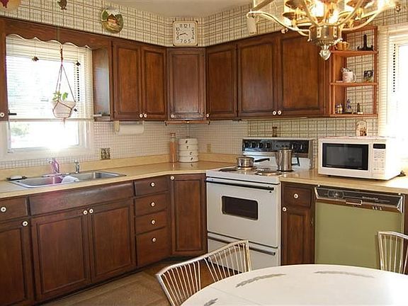 4th image of 465 Glendale Dr