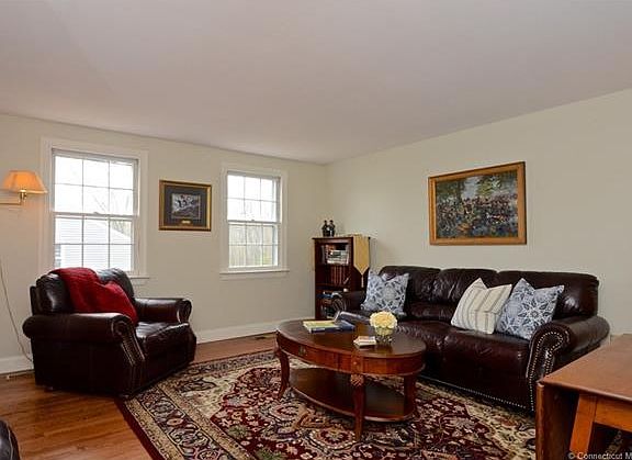 4th image of 17 Boxwood Ln #17