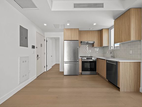 5th image of 150-02 Northern Blvd #3A