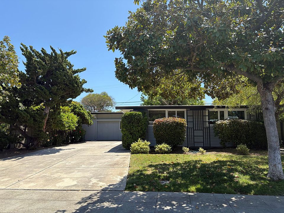 1st image of 14 Roosevelt Cir
