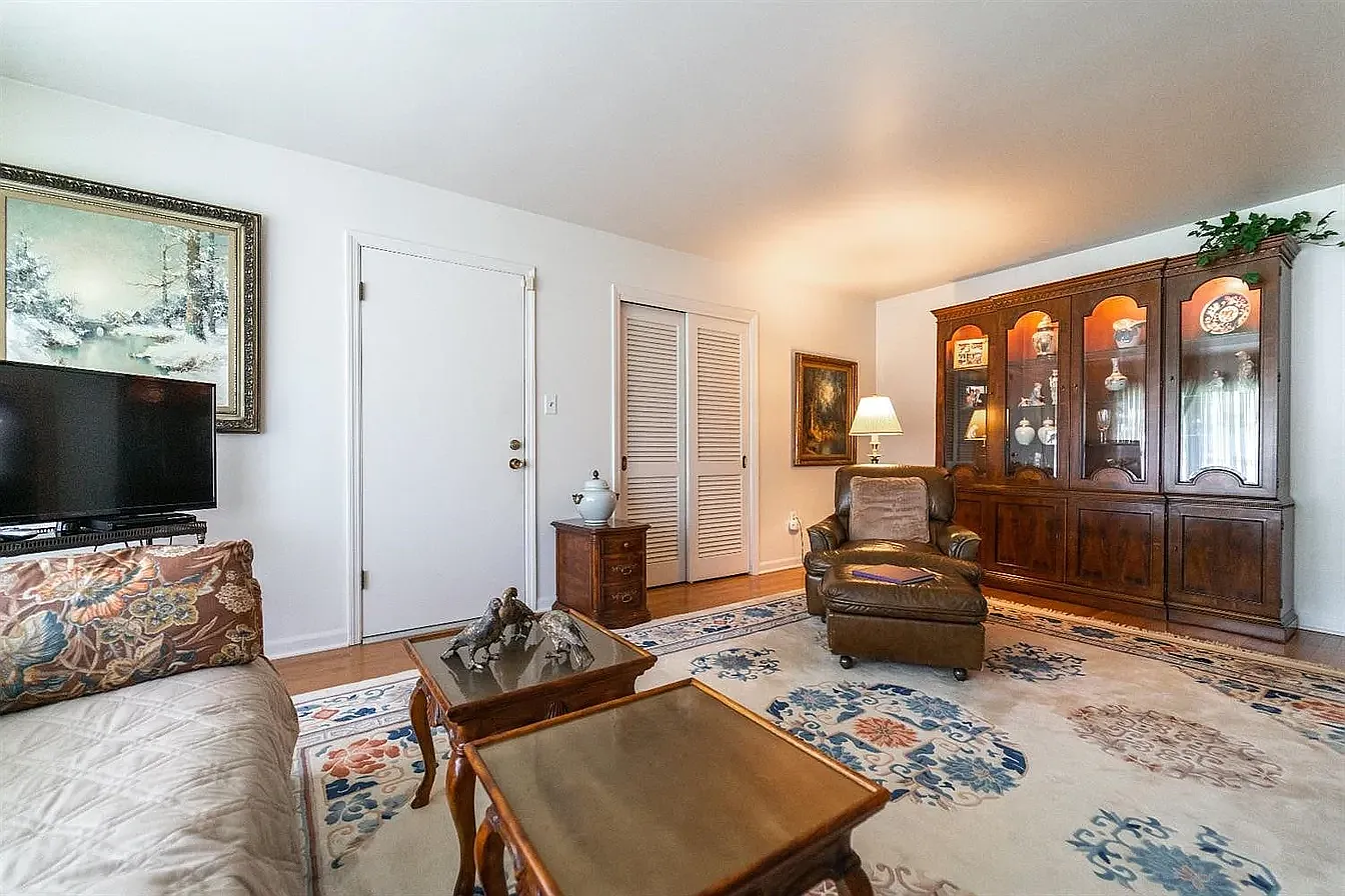 2 bed, 1339 sqft, $1,600 — Photo 4