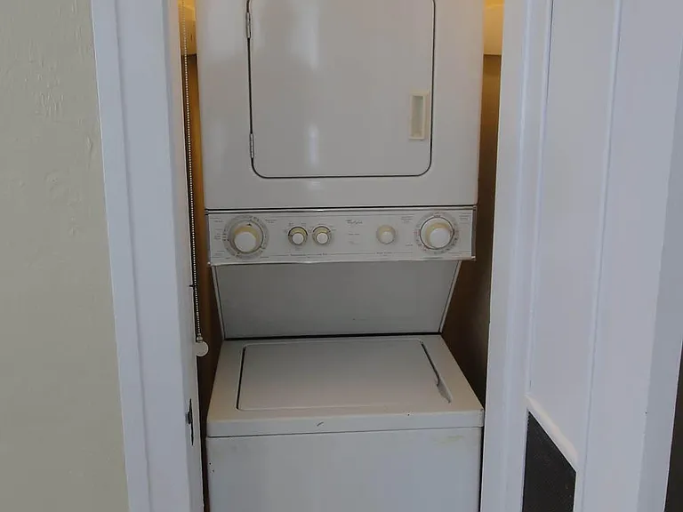 324 Moffett Ct N — Photo 24