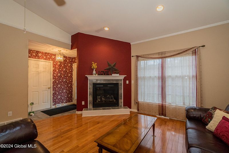 2nd image of 10 Tracey Court