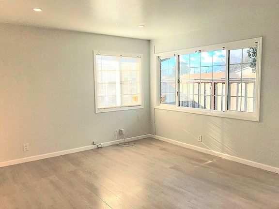 4th image of 23355 Jorgensen Ln #1
