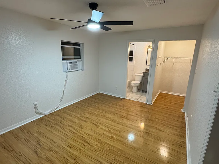 109 N Oakland St #1A — Photo 9