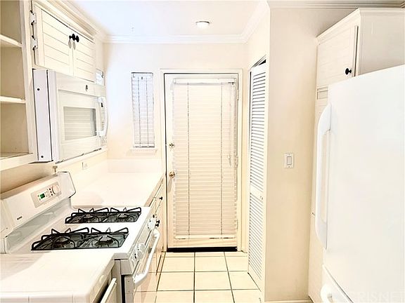 4th image of 25845 McBean Pkwy Unit 18