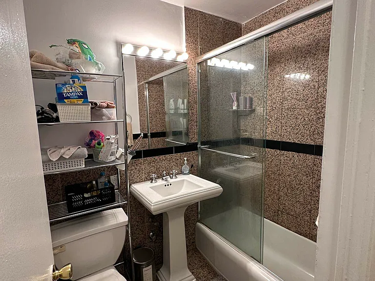 279 E 44th St #5O — Photo 3