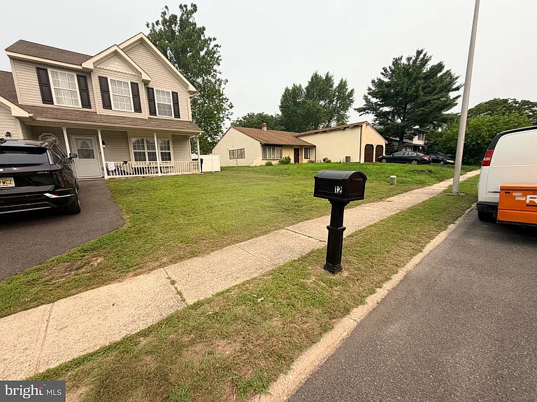 12 Peachton Ln — Photo 3