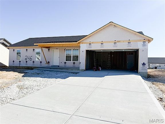 2nd image of 1016 Samwise St