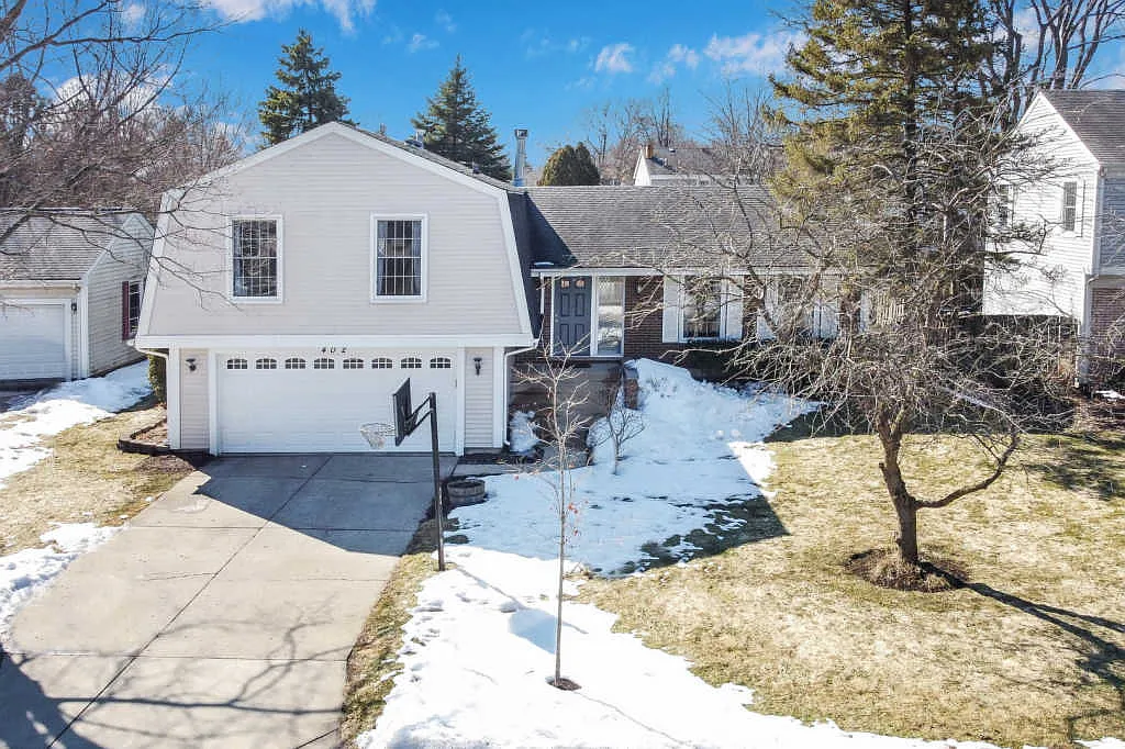 402 Elm Tree Ln photo 1