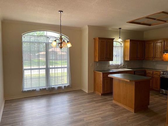 5th image of 688 Bluebonnet St