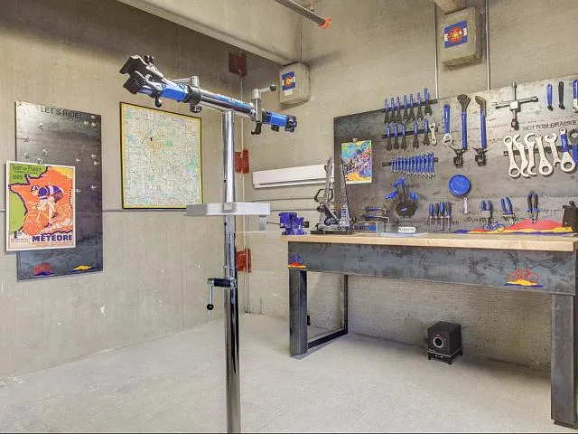 Bike Repair Room