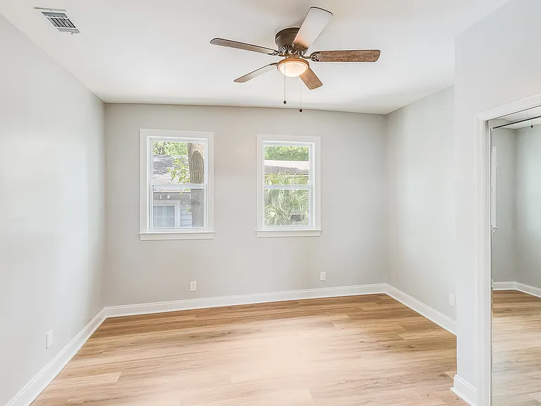 1217 E Park Ave — Photo 5