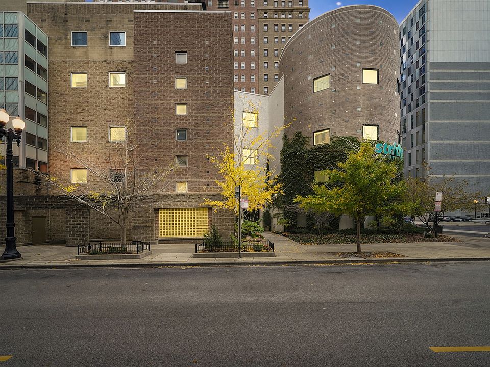 1st image of 40 E 9th St APT 1103