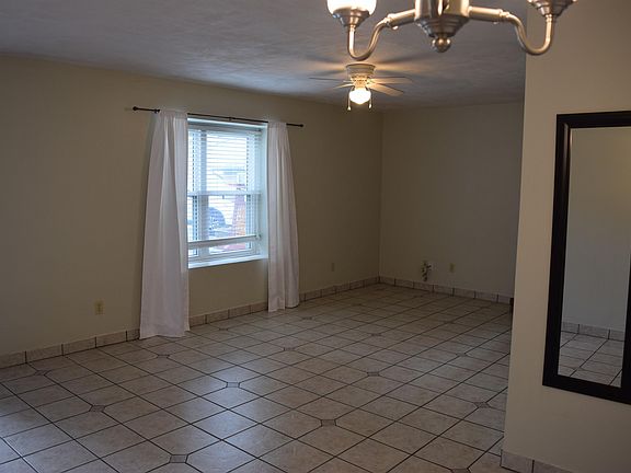 5th image of 2003 Gardenbrook Ln #1