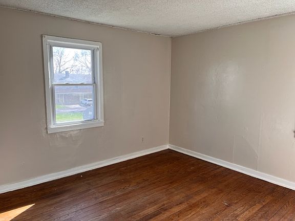 4th image of 19 Springfield Dr N #A