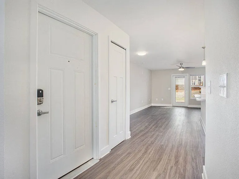 Signature Pointe Apartment Homes — Photo 5