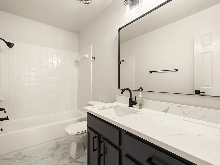 Fully remodeled common bathroom