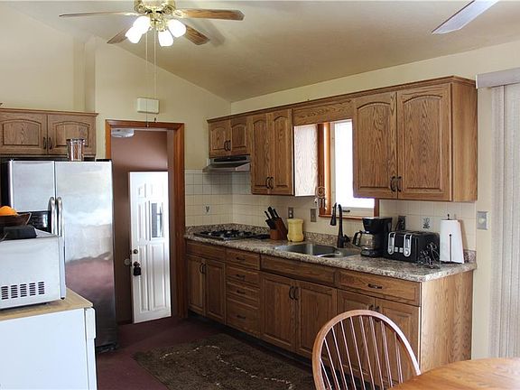5th image of 16180 Cynthia Dr