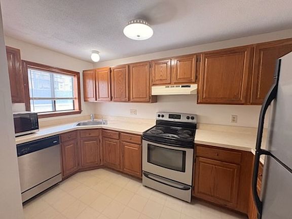 3rd image of 63 Evergreens Dr APT 7