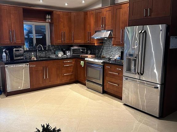 4th image of 4920 SW 27th Ave