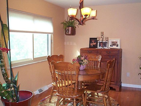 5th image of 2032 Willowick Cir