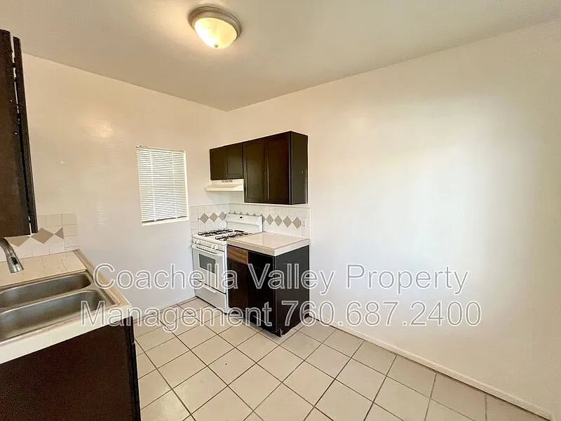 Studio, 1.0 bath, $995 — Photo 4