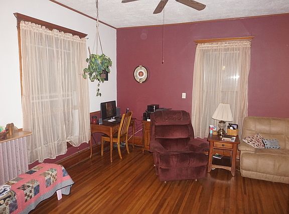 5th image of 115 N Poplar St