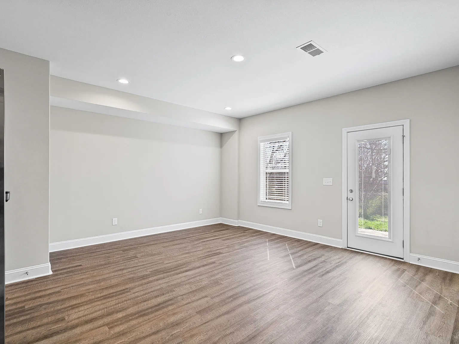 2 bed, 2.5 bath, 1136 sqft, $1,200 — Photo 4