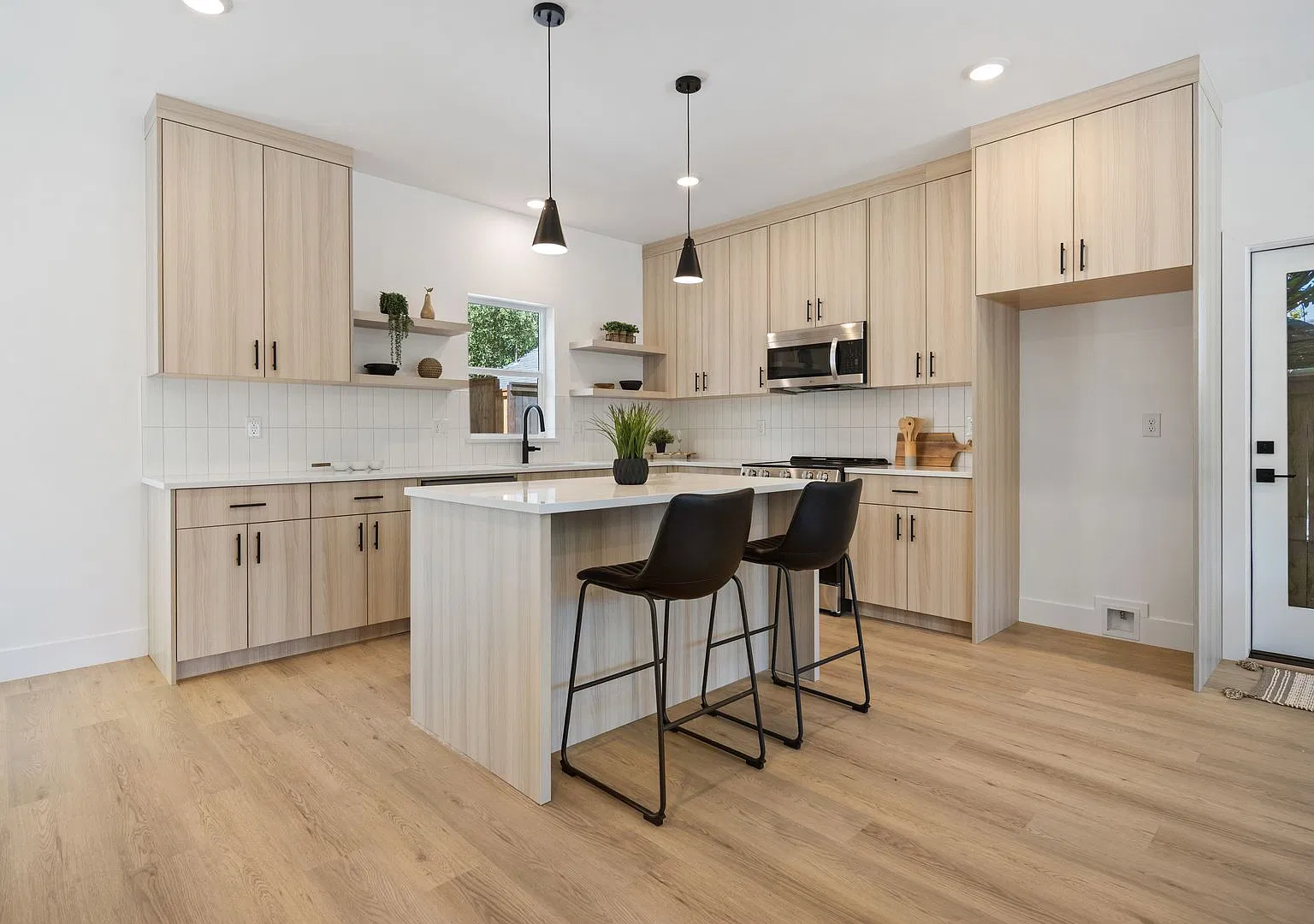 Brand-New Modern Home for Rent in SW Portland. First Full Month Free!! — Photo 4