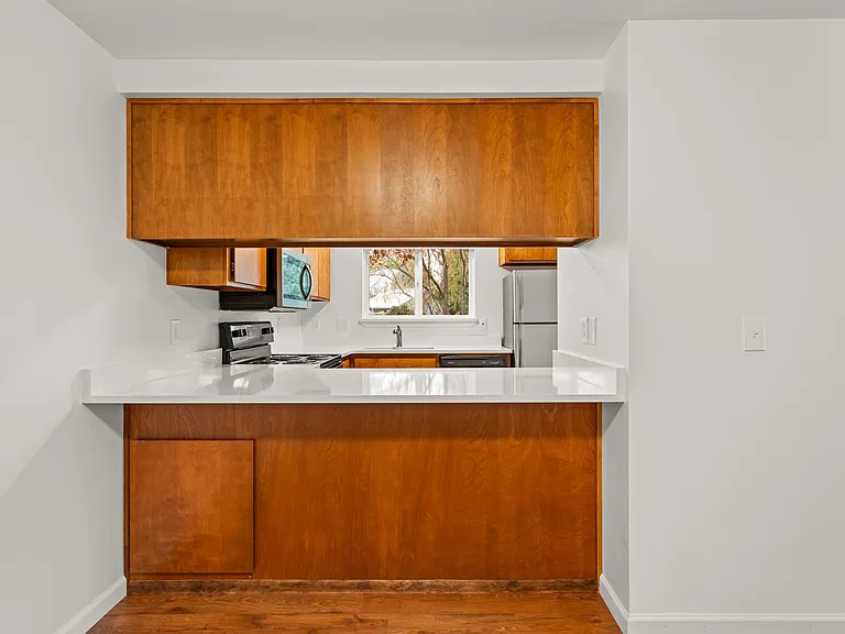 Talent Parkside Apartments — Photo 39