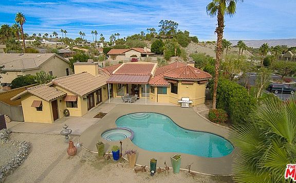 LARGE Pool, Spa, Patio Area