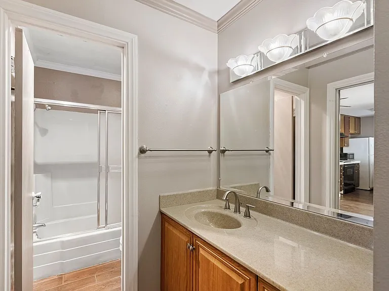 5460 White Oak Ave #F101 — Photo 13