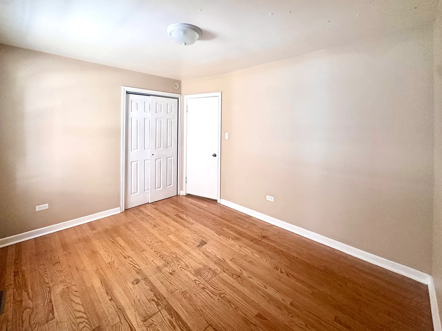 2533 S 57th Ct — Photo 3