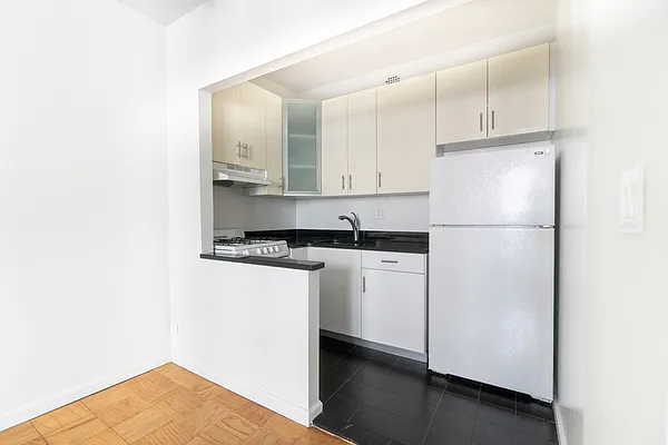 Rented by Oxford Property Group | media 18